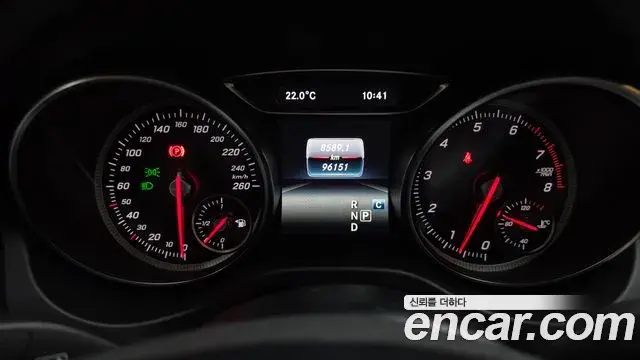 Mercedes-Benz GLA-Class 2018 — Photo 12/31