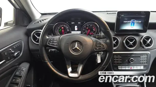 Mercedes-Benz GLA-Class 2018 — Photo 21/31