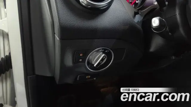 Mercedes-Benz GLA-Class 2018 — Photo 18/31