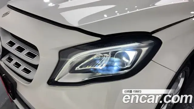 Mercedes-Benz GLA-Class 2018 — Photo 10/31