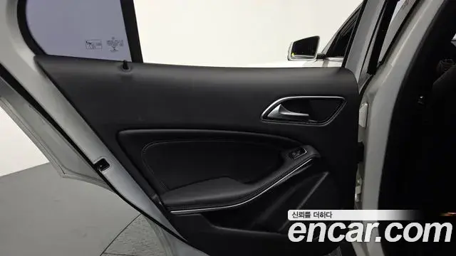 Mercedes-Benz GLA-Class 2018 — Photo 1/31