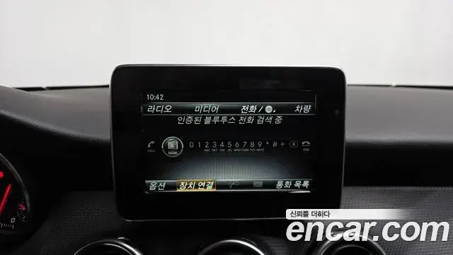 Mercedes-Benz GLA-Class 2018 — Photo 4/31