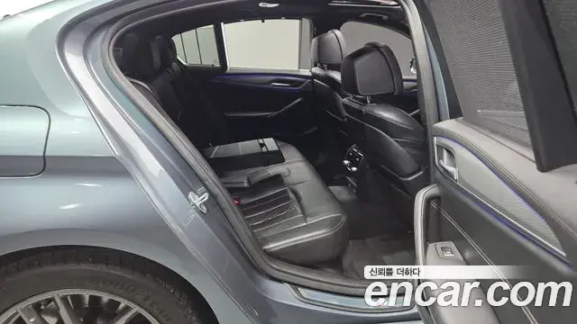 BMW 5 Series 2019 — ფოტო 31/32