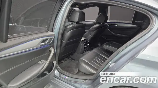 BMW 5 Series 2019 — ფოტო 19/32