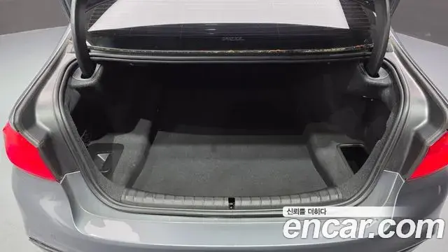 BMW 5 Series 2019 — ფოტო 9/32