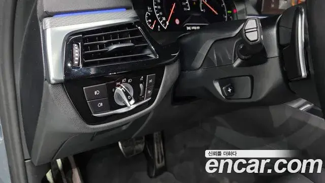 BMW 5 Series 2019 — ფოტო 7/32
