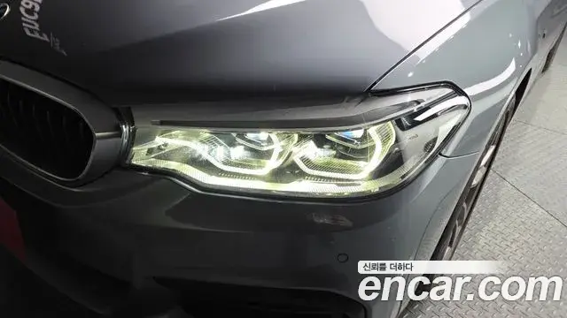BMW 5 Series 2019 — ფოტო 20/32