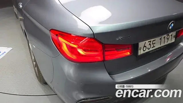 BMW 5 Series 2019 — ფოტო 29/32
