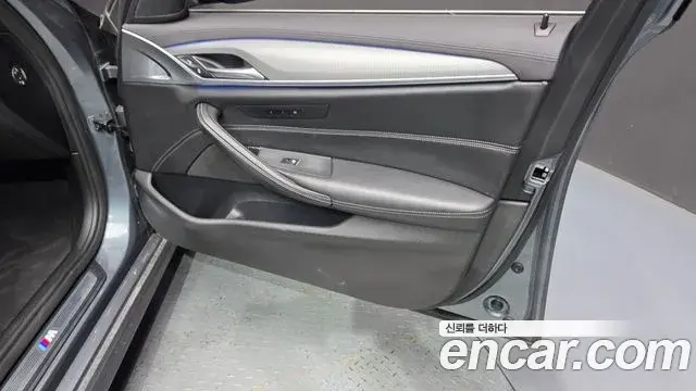 BMW 5 Series 2019 — ფოტო 25/32