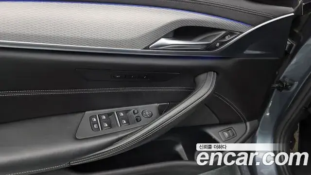 BMW 5 Series 2019 — ფოტო 15/32