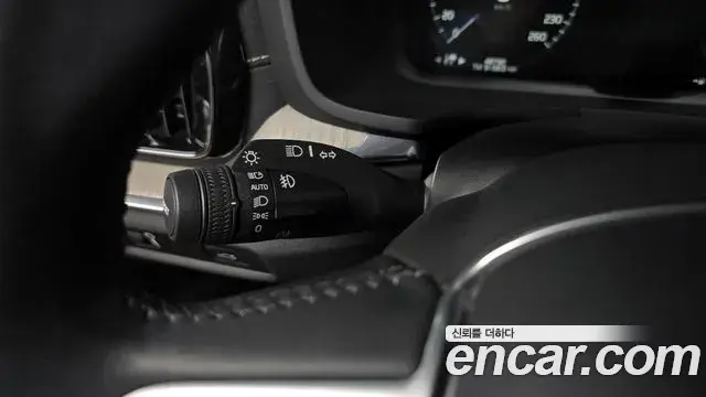 Volvo V60 Cross Country 2020 — Фото 18/20