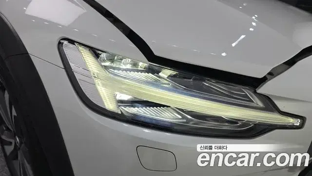 Volvo V60 Cross Country 2020 — ფოტო 29/35