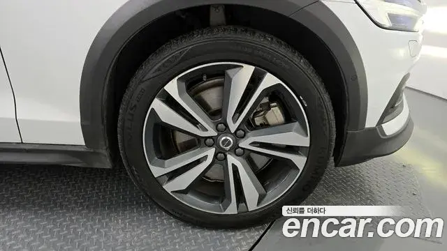 Volvo V60 Cross Country 2020 — ფოტო 3/35