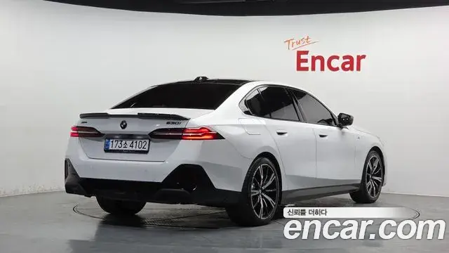 BMW 5 Series 2024 — ფოტო 20/34