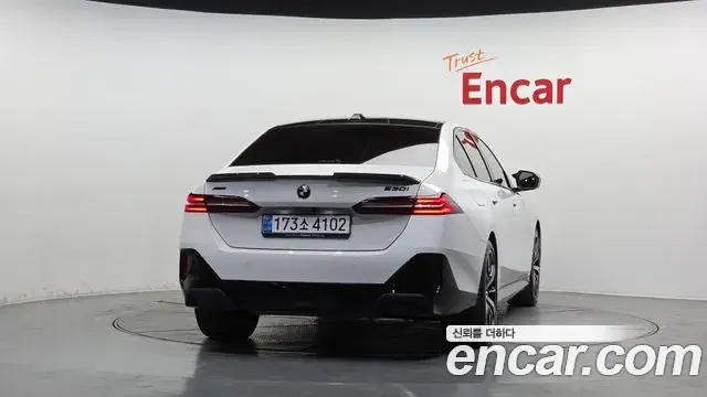 BMW 5 Series 2024 — ფოტო 27/34