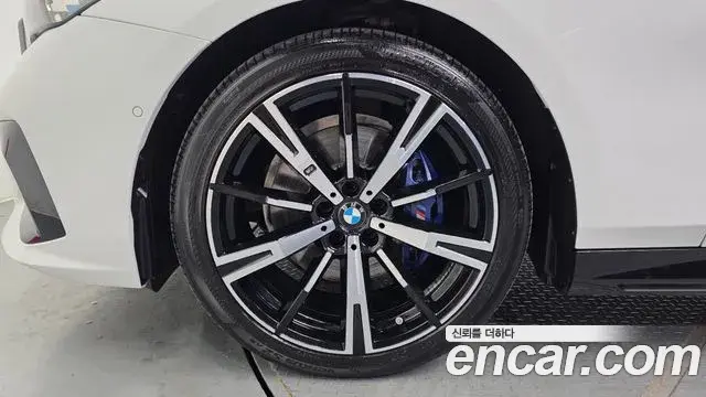 BMW 5 Series 2024 — ფოტო 32/34