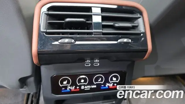 BMW 5 Series 2024 — ფოტო 28/34