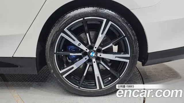 BMW 5 Series 2024 — ფოტო 16/34
