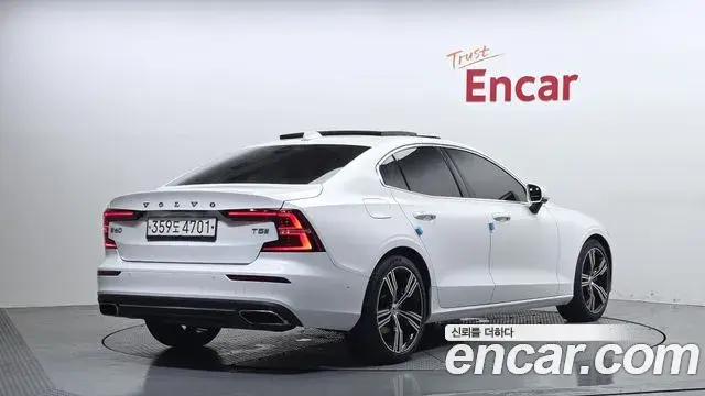 Volvo S60 2020 — Фото 2/20