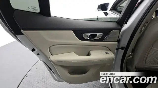 Volvo S60 2020 — Photo 29/35