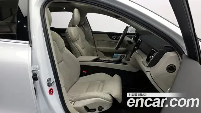 Volvo S60 2020 — Photo 35/35