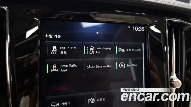Volvo S60 2020 — Photo 27/35