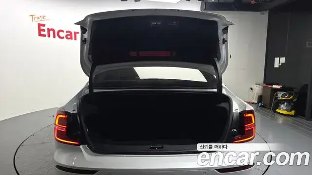 Volvo S60 2020 — Photo 10/35