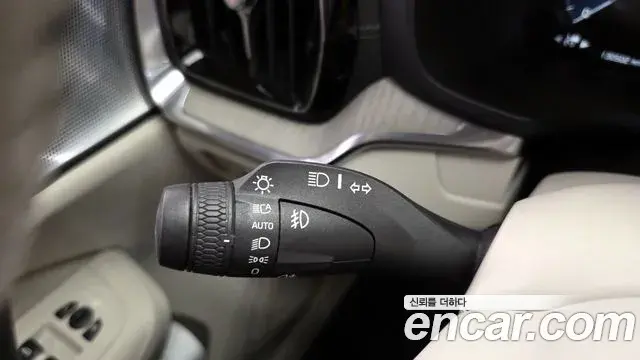 Volvo S60 2020 — Photo 26/35