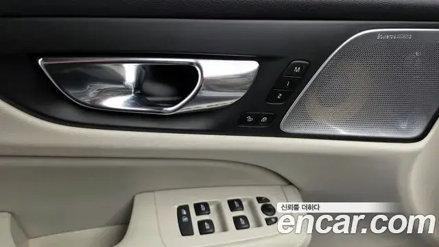 Volvo S60 2020 — Photo 31/35