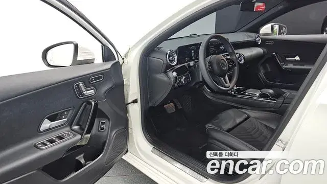 Mercedes-Benz A-Class 2020 — Фото 11/20