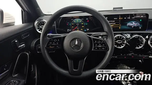 Mercedes-Benz A-Class 2020 — Фото 13/20