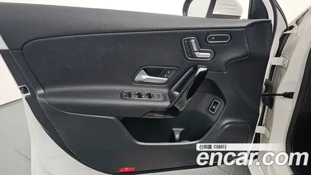 Mercedes-Benz A-Class 2020 — Photo 10/31