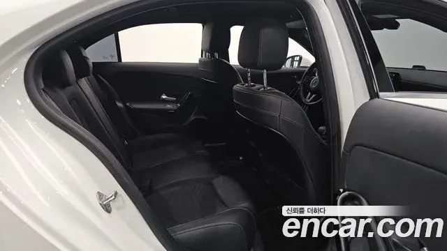 Mercedes-Benz A-Class 2020 — Photo 16/31