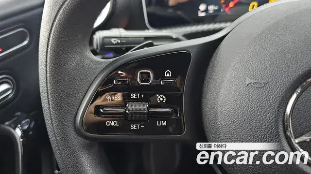 Mercedes-Benz A-Class 2020 — Photo 25/31