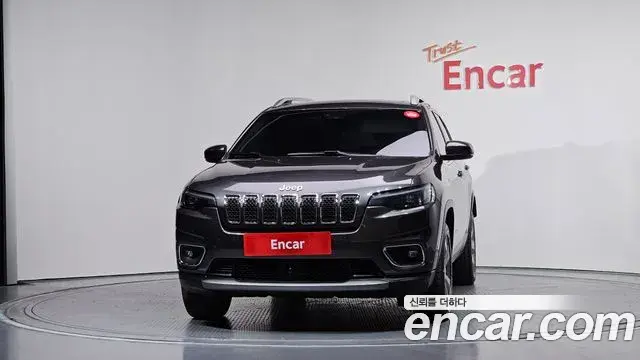 Jeep Cherokee 2020 — ფოტო 23/35