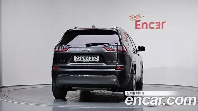 Jeep Cherokee 2020 — ფოტო 2/35