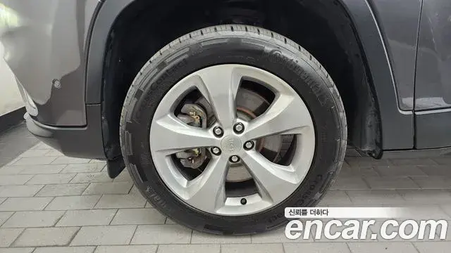 Jeep Cherokee 2020 — ფოტო 25/35