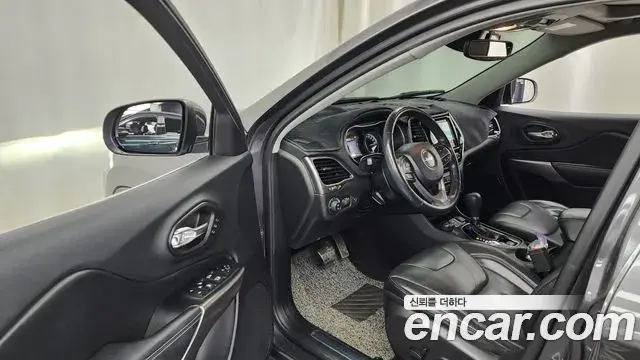 Jeep Cherokee 2020 — ფოტო 11/35