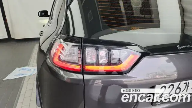 Jeep Cherokee 2020 — ფოტო 24/35