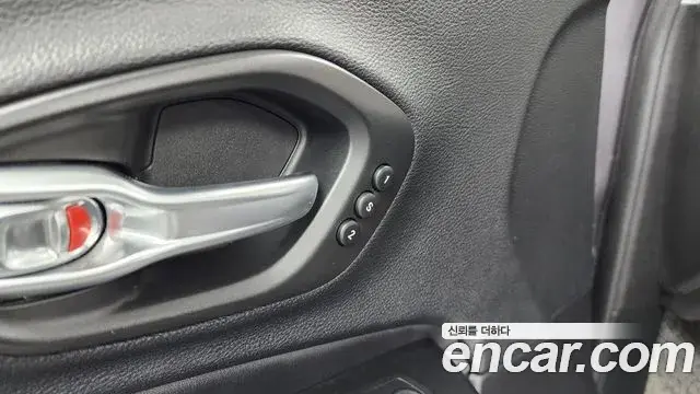 Jeep Cherokee 2020 — ფოტო 29/35