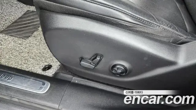 Jeep Cherokee 2020 — ფოტო 8/35