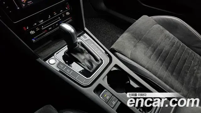 Volkswagen Passat GT 2021 — Şəkil 20/30
