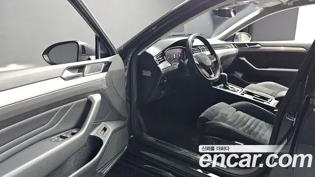 Volkswagen Passat GT 2021 — Şəkil 12/30