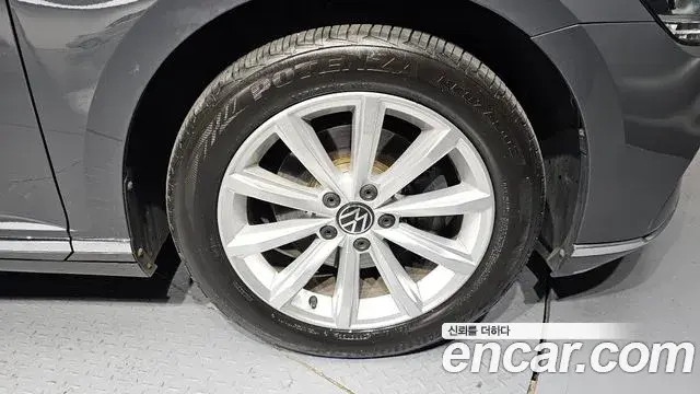 Volkswagen Passat GT 2021 — Şəkil 21/30