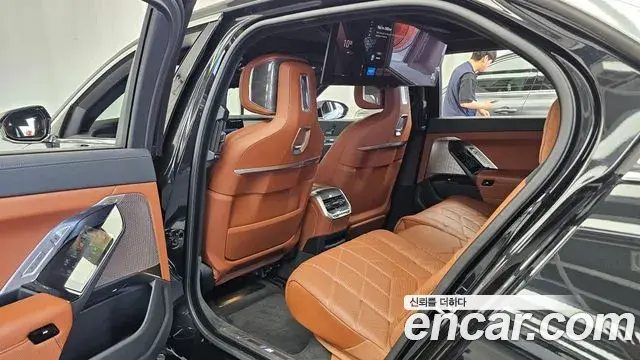 BMW 7 Series 2024 — ფოტო 14/36