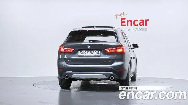 BMW X1 2022 — ფოტო 8/20