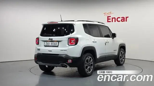 Jeep Renegade 2018 — Фото 2/20