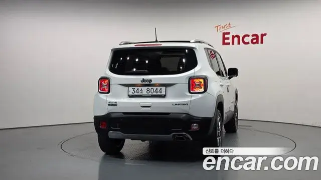 Jeep Renegade 2018 — Фото 4/20