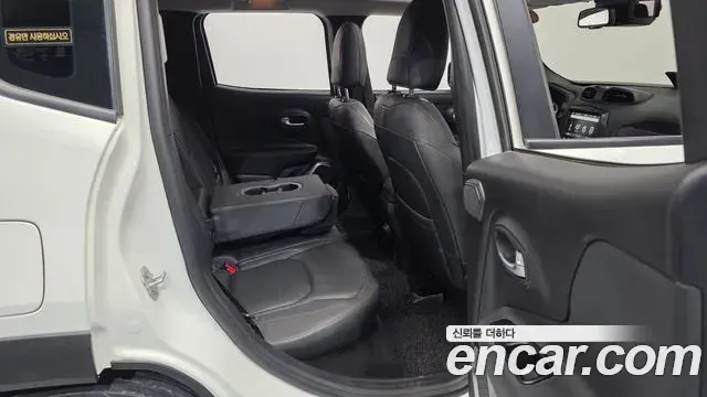 Jeep Renegade 2018 — Фото 12/20
