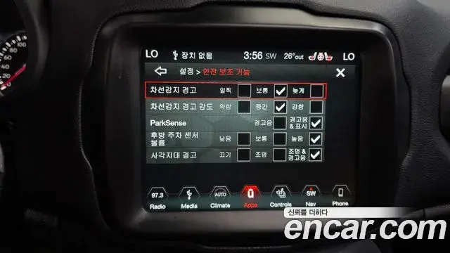 Jeep Renegade 2018 — Фото 16/20